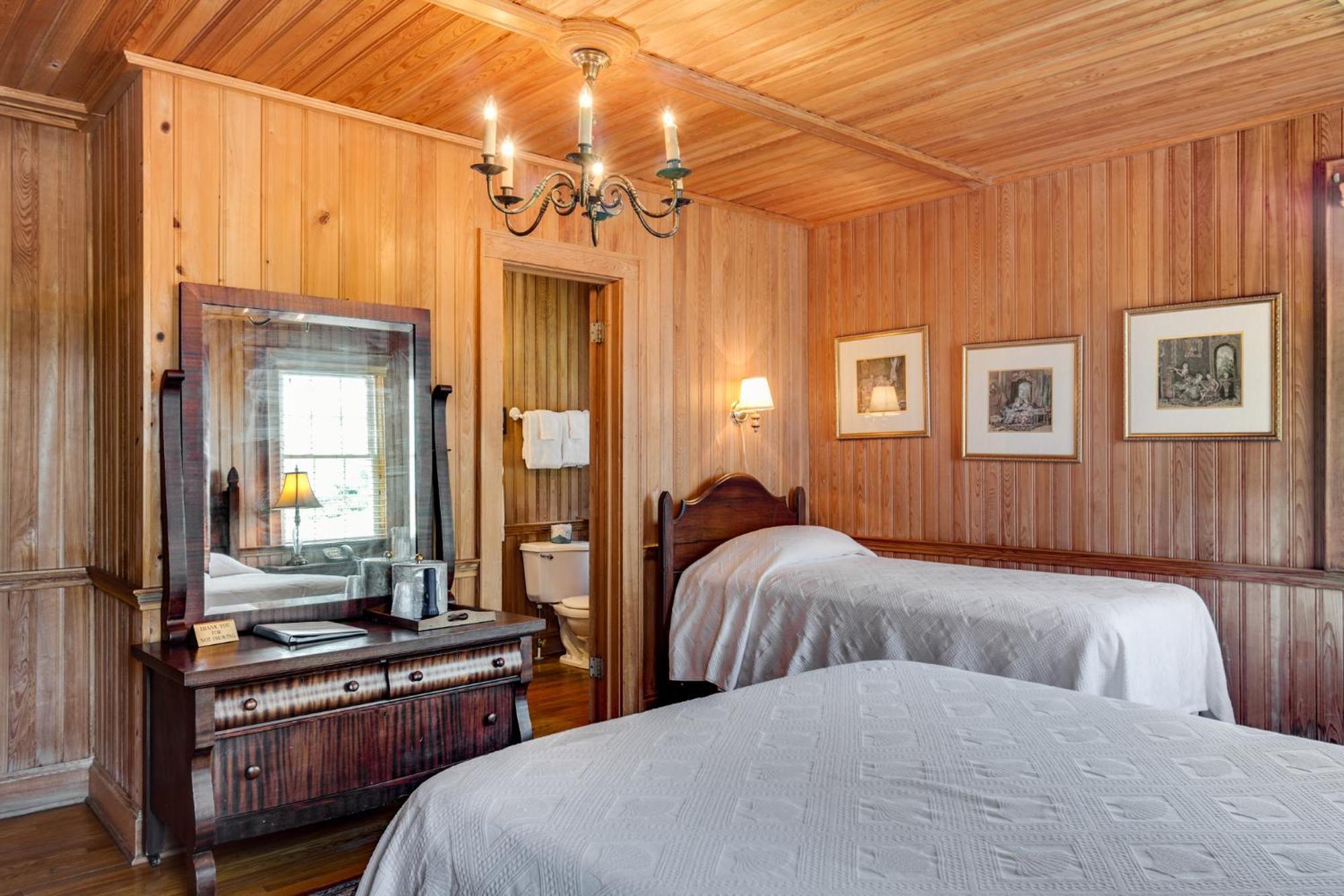 The Castle Bed And Breakfast Ocracoke Buitenkant foto
