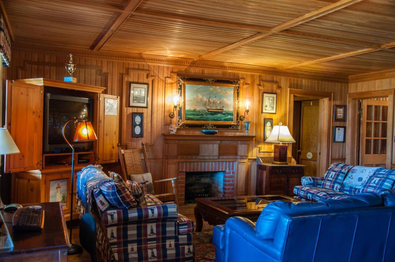 The Castle Bed And Breakfast Ocracoke Buitenkant foto